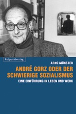 Ein lächelnder älterer Herr mit Brille steht, in die Kamera lächelnd, neben
einem Regal. Hinter ihm hängt ein kleiner Spiegel. Der Titel ist orange, auf blauem Grund.